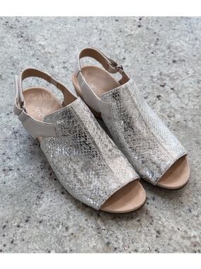 NEW Vionic Paradise Tatiana Leather Wedge Sandals Silver Snake Skin Size 8.5